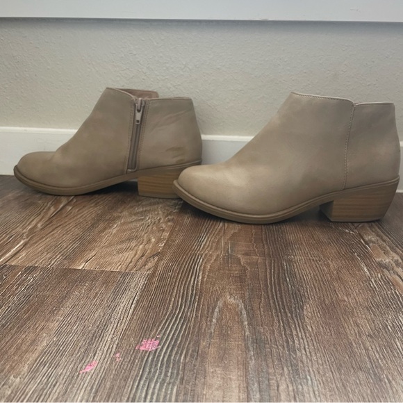 Soda Women's Mug Round Toe Tan Faux Leather Western Ankle Bootie shoes Size 6.5 - Picture 4 of 11